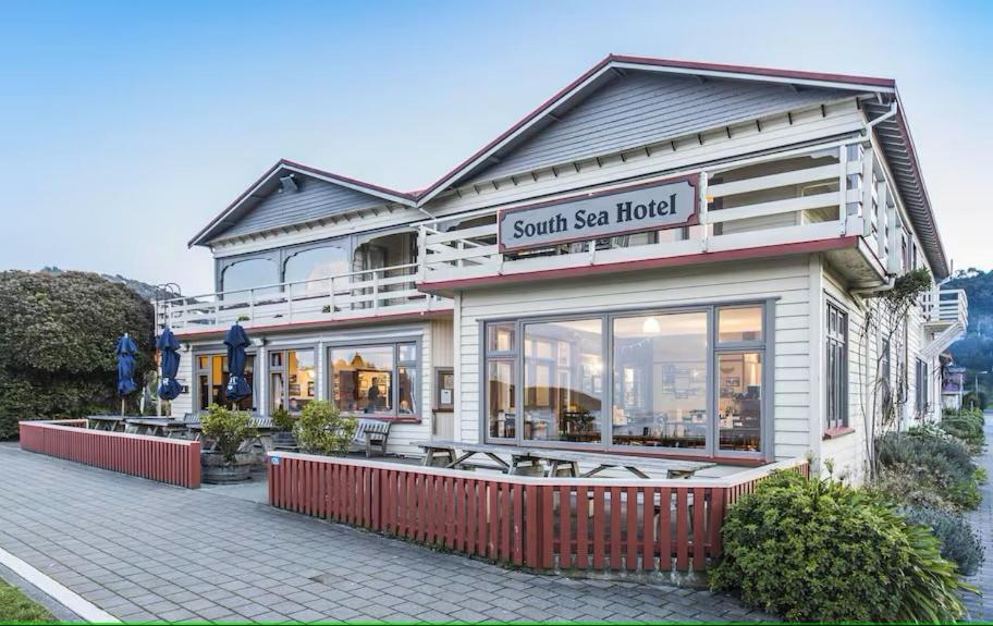 South Sea Hotel - Stewart Island Half-moon Bay ภายนอก รูปภาพ