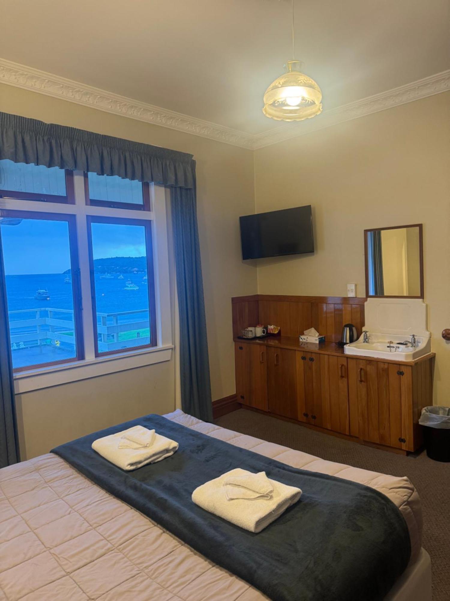 South Sea Hotel - Stewart Island Half-moon Bay ภายนอก รูปภาพ
